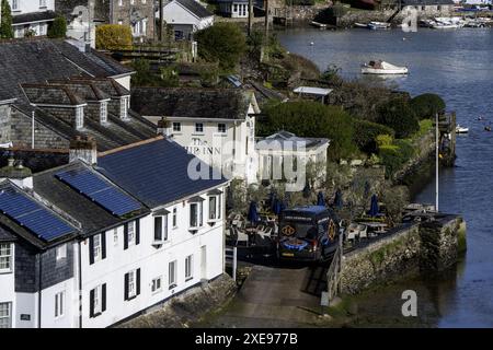 Landschaftsansicht des Dorfes Noss Mayo und Newton Ferrers, South Devon, Devon, England, einschließlich Newton Creek. Stockfoto