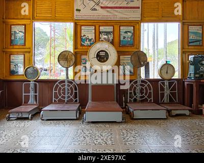 Kantang, Thailand - 22. Januar 2024: Der historische Bahnhof Kantang in Trang, Thailand. Er ist der letzte Bahnhof der Andamanenbahn. Die Stockfoto