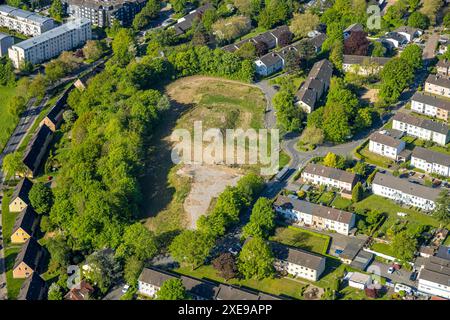 Luftaufnahme, Baustelle mit Abriss von Schulen, geplanter Wohnneubau zwischen Westender Weg und am Berge, Westende, Herdecke, Ru Stockfoto