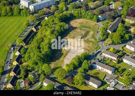 Luftaufnahme, Baustelle mit Abriss von Schulen, geplanter Wohnneubau zwischen Westender Weg und am Berge, Westende, Herdecke, Ru Stockfoto