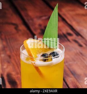 Mai Tai Cocktail mit Ananas und Rum Stockfoto