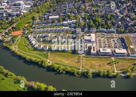 Luftaufnahme, Wohngebiet Quartier Ruhr-Aue, Ruhr- und Ruhrpromenade, Ruhrviadukt Herdecke, Herdecke, Ruhrgebiet, Nordrhein-Westfalen, Ge Stockfoto