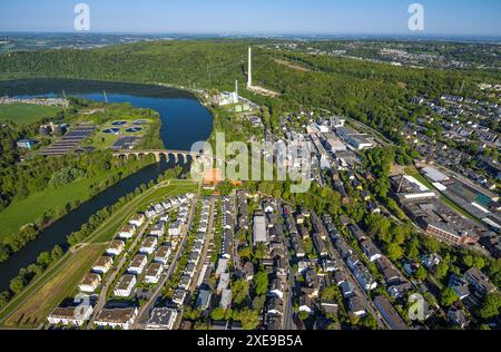 Blick aus der Vogelperspektive, Blick auf Herdecke mit Ruhr-Aue-Viertel, Ruhr und Ruhrpromenade, Ruhrviadukt Herdecke und Harkortsee, Cuno-Schornsteinblick, M Stockfoto