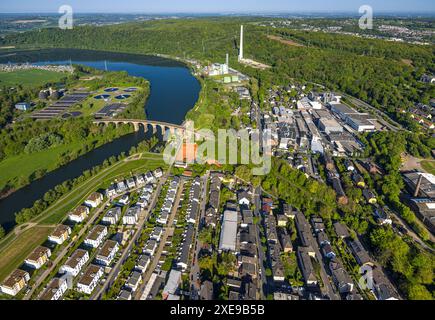 Blick aus der Vogelperspektive, Blick auf Herdecke mit Ruhr-Aue-Viertel, Ruhr und Ruhrpromenade, Ruhrviadukt Herdecke und Harkortsee, Cuno-Schornsteinblick, M Stockfoto