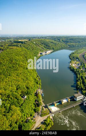 Aus der Vogelperspektive, Ardeygebirge und Hengsteysee mit Laufkraftwerk Hengstey mit Schiffswinkelbrücke und Hengsteyseebrücke östlich, hinten Stockfoto