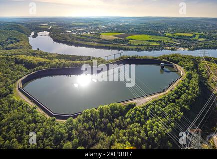 Luftaufnahme, Stausee des RWE Pumpspeicherkraftwerks Koepchenwerk am Hengstey-See, Herdecke, Ruhrgebiet, Nordrhein-Westfalen, Deutschland, Aeri Stockfoto