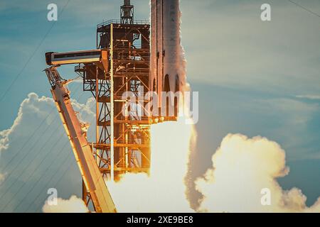 Cape Canaveral, Vereinigte Staaten. Juni 2024. Am 25. Juni 2024 startete eine Rakete vom Kennedy Space Center der NASA in Cape Canaveral, Florida. (Foto: Edgardo J. Medina Millán/SIPA USA) Credit: SIPA USA/Alamy Live News Stockfoto