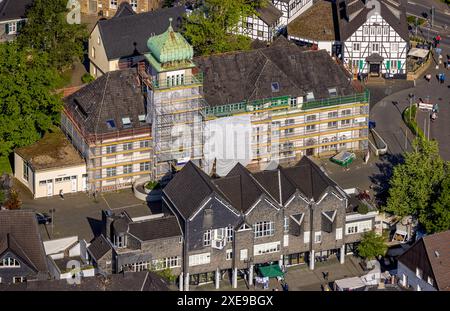 Luftansicht, Rathaus auf der Altstadtbaustelle mit Renovierung und überdachter Hausfassade mit Gerüst, Herdecke, Ruhrgebiet, Nordrhein-W Stockfoto