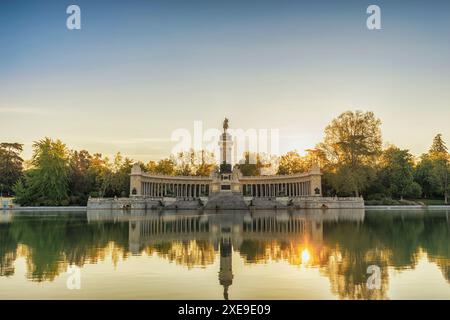 Madrid Spanien, Skyline von Sonnenaufgang im El Retiro Park Stockfoto