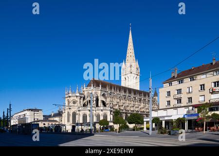 Caen, Frankreich - 06. August 2020: Die Kirche Saint-Pierre ist eines der wichtigsten religiösen Gebäude im Stadtzentrum. Dieses Denkmal ist Gegenstand eines cl Stockfoto