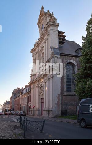 Lille, Frankreich - 22. Juni 2020: Die Kirche Sainte-Marie-Madeleine befindet sich im Stadtteil Vieux-Lille. Der Spitzname "die fette Madeleine" ist der Grund Stockfoto