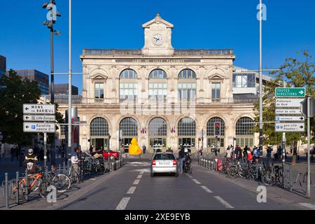 Lille, Frankreich - 22. Juni 2020: Bahnhof Lille-Flandres (französisch: Gare de Lille-Flandres, Niederländisch: Rijsel Vlaanderen) ist der Hauptbahnhof von Lille. Stockfoto