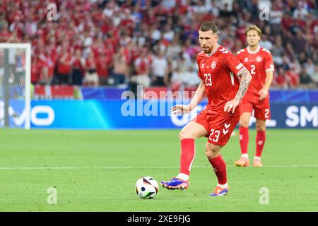 München, Deutschland. Juni 2024. München, 25. Juni 2024: Pierre-Emile Hojbjerg (23 Dänemark) während des Gruppenspiels der UEFA EURO 2024 zwischen Dänemark und Serbien in der Arena München. (Sven Beyrich/SPP) Credit: SPP Sport Press Photo. /Alamy Live News Stockfoto