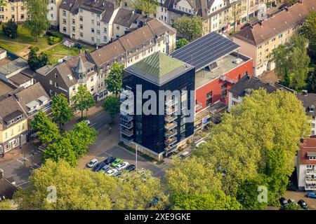 Luftaufnahme, neues WE-Haus Herne Wohnkomplex mit Solardach, Mont-Cenis Bunker, nachhaltiges Wohnprojekt, Sodingen, Herne, Ruhrgebiet, Norden Stockfoto