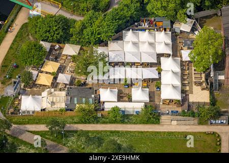 Aus der Vogelperspektive, Künstlerkolonie Unser Fritz 2/3, Steinmeisters Biergarten - Oskar am Kanal, Gastronomie und Sonnenschirme, Unser Fritz, Herne, Ruhrgebiet, Stockfoto