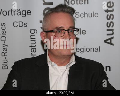 Deutscher Journalist Bastian Wierzioch bei einer Veranstaltung am 25.01.2024 in der Stadtbibliothek Magdeburg Stockfoto