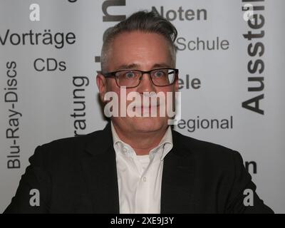 Deutscher Journalist Bastian Wierzioch bei einer Veranstaltung am 25.01.2024 in der Stadtbibliothek Magdeburg Stockfoto