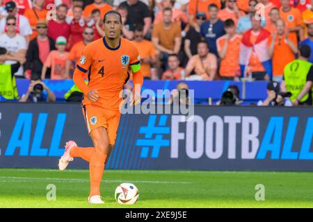 Berlin, Deutschland. Juni 2024. Deutschland, Berlin, Fußball, Österreich vs. Niederlande, Gruppe D, Gruppenphase, UEFA EURO 2024, SP, Olympia - Stadion Berlin, Virgil van Dijk (NED), 25.06. 2024, Quelle: HMB Media/Alamy Live News Stockfoto