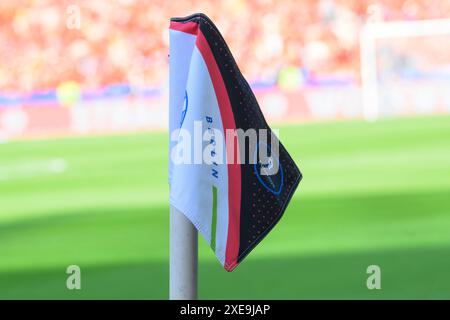 Berlin, Deutschland. Juni 2024. Deutschland, Berlin, Fußball, Österreich vs. Niederlande, Gruppe D, Gruppenphase, UEFA EURO 2024, SP, Olympia - Stadion Berlin, Eckfahne mit der Inschrift Berlin, 25.06. 2024, Quelle: HMB Media/Alamy Live News Stockfoto