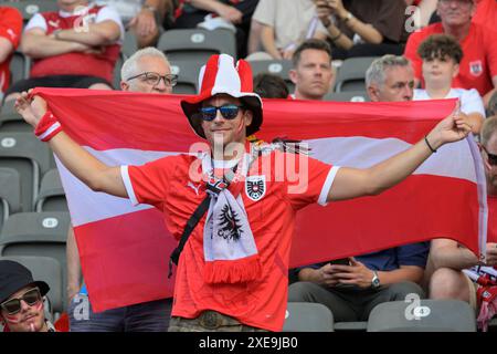 Berlin, Deutschland. Juni 2024. Deutschland, Berlin, Fußball, Österreich vs. Niederlande, Gruppe D, Gruppenphase, UEFA EURO 2024, SP, Olympia - Stadion Berlin, österreichische Fans, 25.06. 2024, Quelle: HMB Media/Alamy Live News Stockfoto