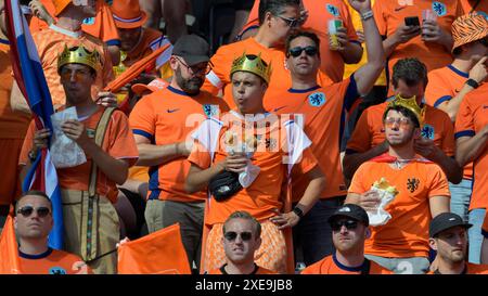 Berlin, Deutschland. Juni 2024. Deutschland, Berlin, Fußball, Österreich vs. Niederlande, Gruppe D, Gruppenphase, UEFA EURO 2024, SP, Olympia - Stadion Berlin, niederländische Fans, 25.06. 2024, Quelle: HMB Media/Alamy Live News Stockfoto