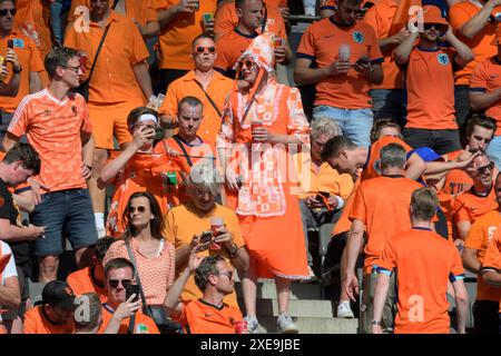 Berlin, Deutschland. Juni 2024. Deutschland, Berlin, Fußball, Österreich vs. Niederlande, Gruppe D, Gruppenphase, UEFA EURO 2024, SP, Olympia - Stadion Berlin, niederländische Fans, 25.06. 2024, Quelle: HMB Media/Alamy Live News Stockfoto