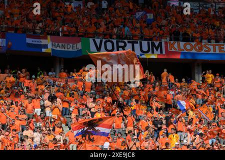 Berlin, Deutschland. Juni 2024. Deutschland, Berlin, Fußball, Österreich vs. Niederlande, Gruppe D, Gruppenphase, UEFA EURO 2024, SP, Olympia - Stadion Berlin, niederländische Fans, 25.06. 2024, Quelle: HMB Media/Alamy Live News Stockfoto
