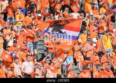 Berlin, Deutschland. Juni 2024. Deutschland, Berlin, Fußball, Österreich vs. Niederlande, Gruppe D, Gruppenphase, UEFA EURO 2024, SP, Olympia - Stadion Berlin, niederländische Fans, 25.06. 2024, Quelle: HMB Media/Alamy Live News Stockfoto