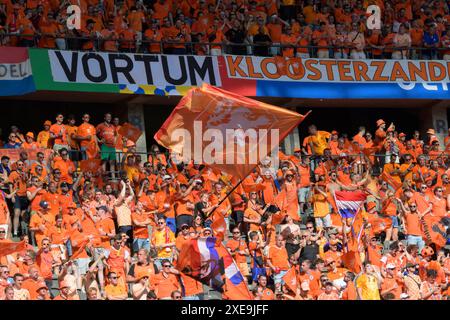 Berlin, Deutschland. Juni 2024. Deutschland, Berlin, Fußball, Österreich vs. Niederlande, Gruppe D, Gruppenphase, UEFA EURO 2024, SP, Olympia - Stadion Berlin, niederländische Fans, 25.06. 2024, Quelle: HMB Media/Alamy Live News Stockfoto