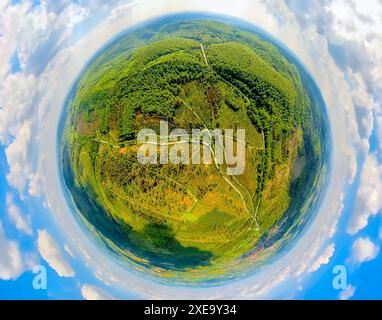 Luftaufnahme, Aussichtsturm Eggeturm auf dem Lippischen Velmerstot, Baustelle für Renovierung, Teutoburger Wald, Globus, Fischaugenbild, Stockfoto