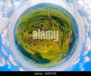 Luftaufnahme, Aussichtsturm Eggeturm auf dem Lippischen Velmerstot, Baustelle für Renovierung, Teutoburger Wald, Globus, Fischaugenbild, Stockfoto