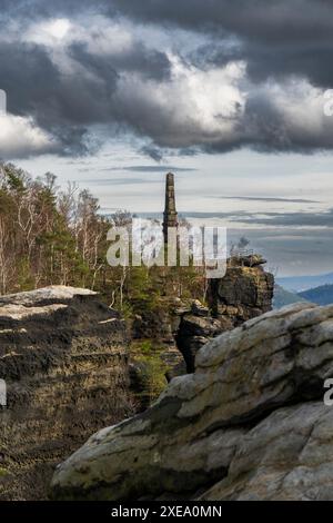 Der Wettin-Obelisk am Lilienstein aus verschiedenen Perspektiven Stockfoto