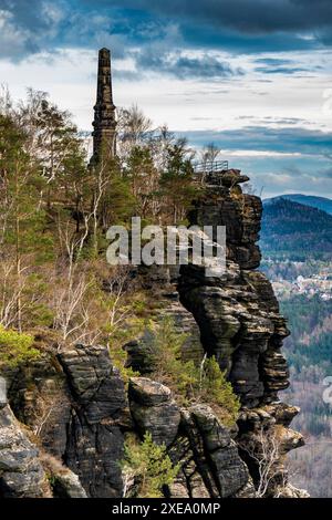 Der Wettin-Obelisk am Lilienstein aus verschiedenen Perspektiven Stockfoto