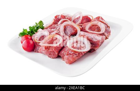 Rohes Schweinefleisch mit Zwiebeln und Gewürzen zum Kochen von Kebabs Stockfoto