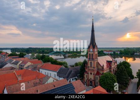 Blick auf Ráckeve, eine kleine Stadt in Ungarn, die sich etwa 50 Kilometer südlich von Budapest auf der Insel Csepel befindet. Stockfoto