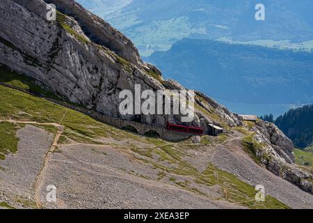 Pilatusbahn am Eingang zur Bergstation Pilatus Kulm in der Schweiz. Die Pilatusbahn ist das steilste Zahnrad rai Stockfoto