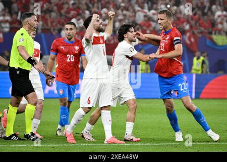 Hamburg, Deutschland. Juni 2024. Scharmützel nach dem Spiel der Gruppe F der Fußball-Europameisterschaft: Türkei gegen Tschechien, am 26. Juni 2024 in Hamburg. Quelle: VIT Simanek/CTK Photo/Alamy Live News Stockfoto