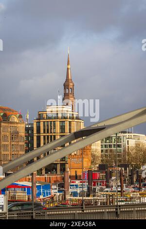 Blick auf die St. Katharinenkirche in Hamburg. Stockfoto