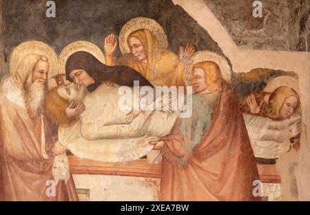 ASSISI, ITALIEN - 17. MAI 2024: Das mittelalterliche Fresko der Grabstätte Christi in der Kathedrale San Rufino von Puccio Capanna (1348). Stockfoto