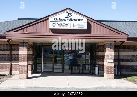 Bikes & Beans Store und Coffee Shop sind am Landing Court in Quispamsis, New Brunswick, Kanada, angebracht Stockfoto