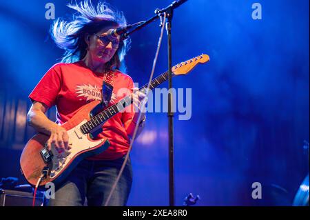 Manchester, Großbritannien. Juni 2024. Kim Deal, Kelley Deal, Josephine Wiggs und Jim Macpherson von der Band The Breeders treten auf ihrer 30-jährigen Jubiläumsausgabe ihres klassischen Albums Last Splash in der Albert Hall in Manchester auf. 26 . 2024 . Quelle: Gary Mather/Alamy Live News Stockfoto