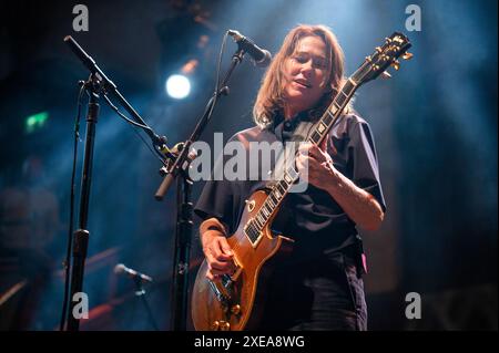 Manchester, Großbritannien. Juni 2024. Kim Deal, Kelley Deal, Josephine Wiggs und Jim Macpherson von der Band The Breeders treten auf ihrer 30-jährigen Jubiläumsausgabe ihres klassischen Albums Last Splash in der Albert Hall in Manchester auf. 26 . 2024 . Quelle: Gary Mather/Alamy Live News Stockfoto