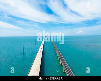 Blick aus der Vogelperspektive über die historische 7 Mile Bridge in den Florida Keys Stockfoto