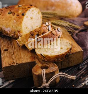 Hausgemachtes Kürbisbrot aus Vollkorn Stockfoto