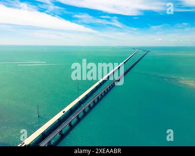 Blick aus der Vogelperspektive über die historische 7 Mile Bridge in den Florida Keys Stockfoto