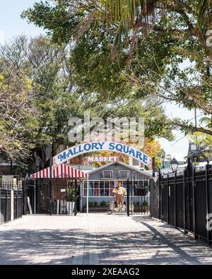 Blick auf den historischen Mallory Square in Key West Florida mit Eintrittsschild Stockfoto