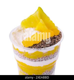 Chia Pudding mit Ananas isoliert auf weiß Stockfoto