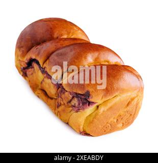 Brötchen mit Beerenmarmelade auf weißem Hintergrund Stockfoto