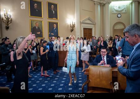 Washington, Vereinigte Staaten. Juni 2024. Paris Hilton, Living-Experience Advocate und CEO, 11:11 Media, kommt zu einem House Committee on Ways and Means Hearing „Strenging Child Welfare and Protecting Americas Children im Longworth House Office Building in Washington, DC, Mittwoch, 26. Juni 2024. Quelle: Rod Lamkey/CNP/dpa/Alamy Live News Stockfoto