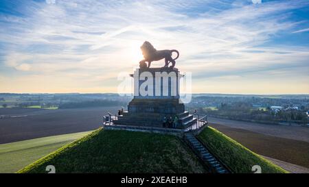 Waterloo, Brüssel, Belgien, 25. Februar 2024 Waterloo Lion Statue Mit Blick Auf Das Schlachtfeld Stockfoto